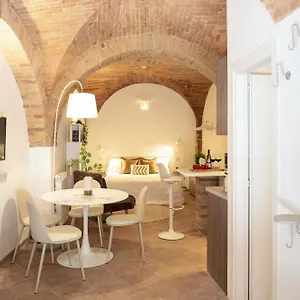 medieval-flat-in-the-heart-of-perugia.hotels-perugia.com/
